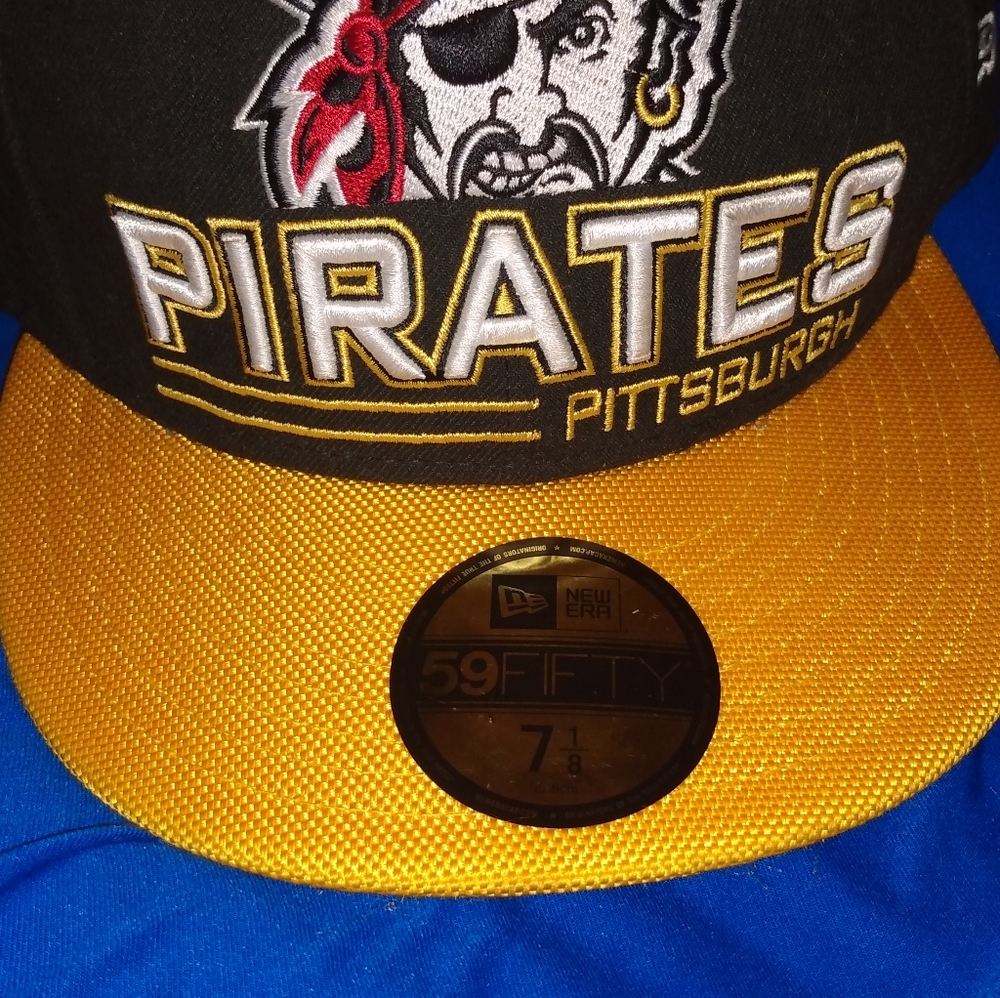 NEW New Era Pirates 7 1/8 fitted hat